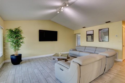 Villa ou maison à vendre à Casselberry, Floride: 4 chambres, 196.77 m2 № 2316587 - photo 6