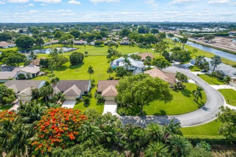 House in Delray Beach, Florida 3 bedrooms, 203.27 sq.m. № 2181866