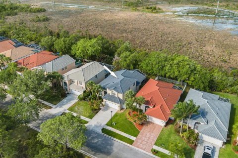 House in Stuart, Florida 4 bedrooms, 219.44 sq.m. № 2188909 - photo 3