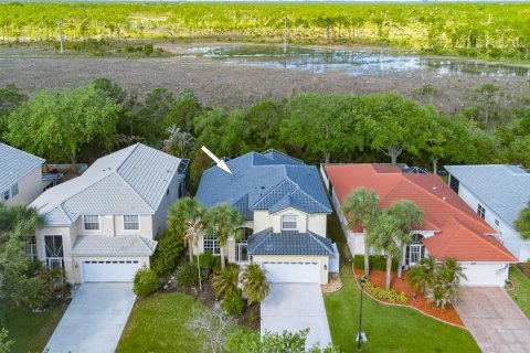 House in Stuart, Florida 4 bedrooms, 219.44 sq.m. № 2188909