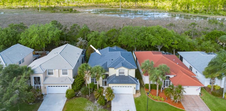 House in Stuart, Florida 4 bedrooms, 219.44 sq.m. № 2188909