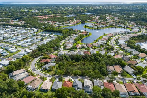 House in Stuart, Florida 4 bedrooms, 219.44 sq.m. № 2188909 - photo 4