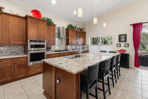 House in Stuart, Florida 4 bedrooms, 219.44 sq.m. № 2188909 - photo 10