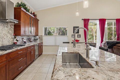 House in Stuart, Florida 4 bedrooms, 219.44 sq.m. № 2188909 - photo 15