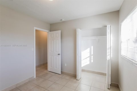 Casa en alquiler en Miami, Florida, 3 dormitorios, 94.02 m2 № 1988829 - foto 14