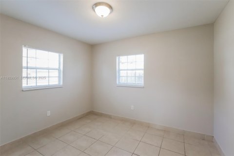 Casa en alquiler en Miami, Florida, 3 dormitorios, 94.02 m2 № 1988829 - foto 16