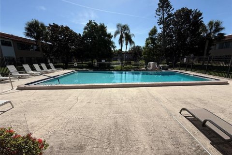 Condominio en alquiler en Belleair, Florida, 2 dormitorios, 106.47 m2 № 1800482 - foto 21
