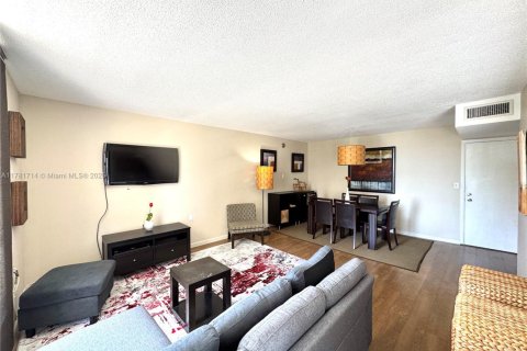 Copropriété à louer à Miami, Floride: 1 chambre, 77.48 m2 № 1633150 - photo 10