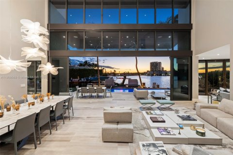 House in North Miami Beach, Florida 5 bedrooms, 496.75 sq.m. № 2012843 - photo 9