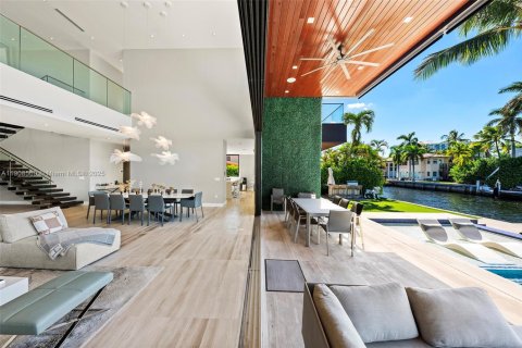 House in North Miami Beach, Florida 5 bedrooms, 496.75 sq.m. № 2012843 - photo 29