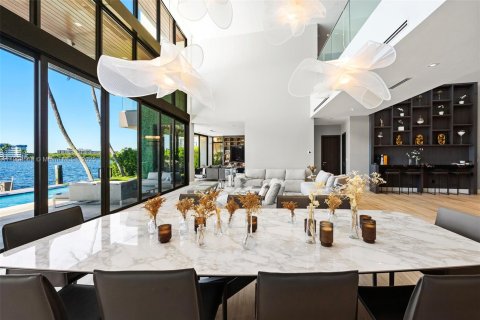 House in North Miami Beach, Florida 5 bedrooms, 496.75 sq.m. № 2012843 - photo 26