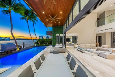 House in North Miami Beach, Florida 5 bedrooms, 496.75 sq.m. № 2012843 - photo 4