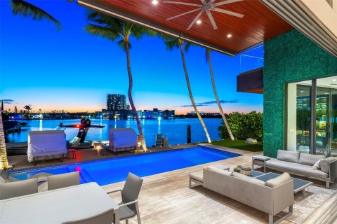 House in North Miami Beach, Florida 5 bedrooms, 496.75 sq.m. № 2012843 - photo 10