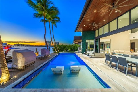 House in North Miami Beach, Florida 5 bedrooms, 496.75 sq.m. № 2012843 - photo 5