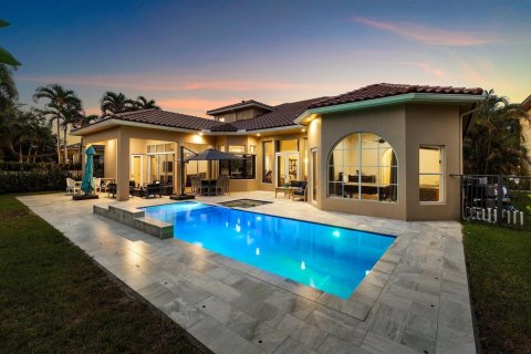 House in Lake Worth, Florida 6 bedrooms, 405.33 sq.m. № 2185247
