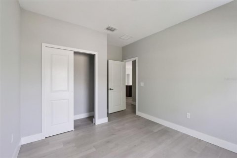 House in Davenport, Florida 5 bedrooms, 213.68 sq.m. № 2131788 - photo 9
