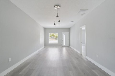 House in Davenport, Florida 5 bedrooms, 213.68 sq.m. № 2131788 - photo 4