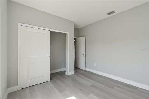 House in Davenport, Florida 5 bedrooms, 213.68 sq.m. № 2131788 - photo 25