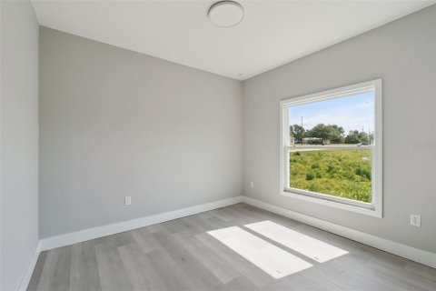 House in Davenport, Florida 5 bedrooms, 213.68 sq.m. № 2131788 - photo 12