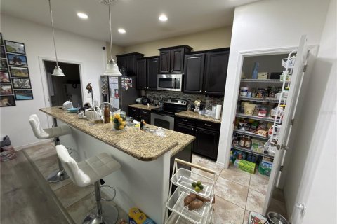 Townhouse in Winter Garden, Florida 4 bedrooms, 197.97 sq.m. № 2099053 - photo 11