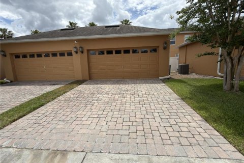 Townhouse in Winter Garden, Florida 4 bedrooms, 197.97 sq.m. № 2099053 - photo 2