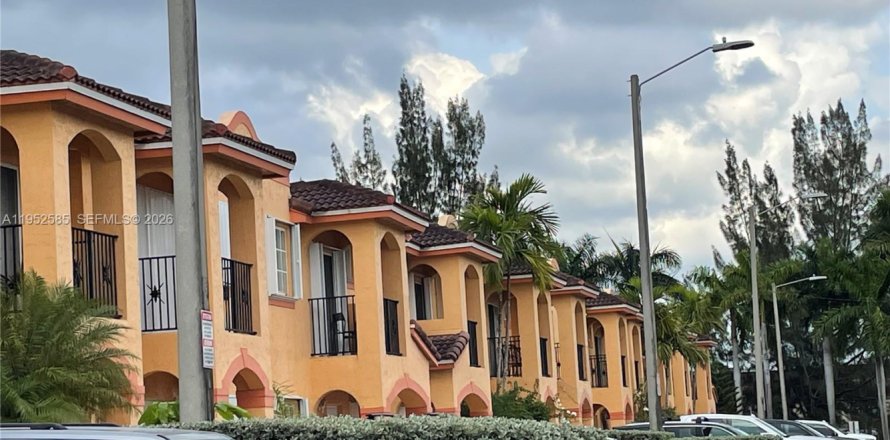 Adosado en Hialeah Gardens, Florida 3 dormitorios, 109.62 m2 № 2024739