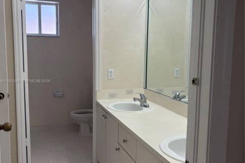 Adosado en alquiler en Hialeah Gardens, Florida, 3 dormitorios, 109.62 m2 № 2024739 - foto 8