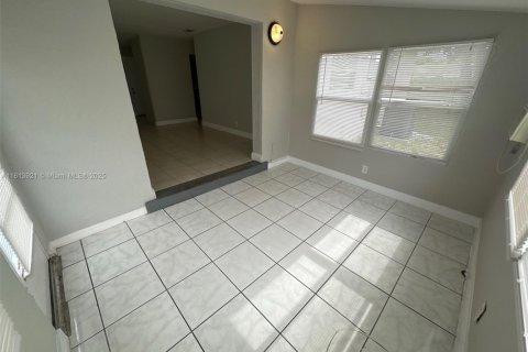 House in Lauderhill, Florida 3 bedrooms, 93.65 sq.m. № 1763073 - photo 13