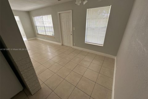 House in Lauderhill, Florida 3 bedrooms, 93.65 sq.m. № 1763073 - photo 5