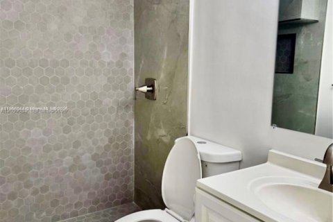 Condo in Sunny Isles Beach, Florida, 2 bedrooms  № 2087093 - photo 16