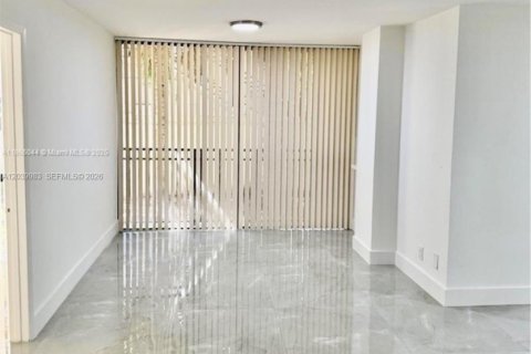 Condo in Sunny Isles Beach, Florida, 2 bedrooms  № 2087093 - photo 5