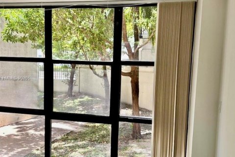 Condo in Sunny Isles Beach, Florida, 2 bedrooms  № 2087093 - photo 19