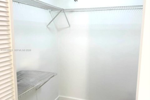 Condo in Sunny Isles Beach, Florida, 2 bedrooms  № 2087093 - photo 11
