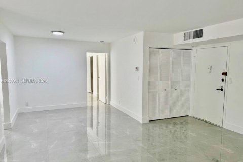 Condo in Sunny Isles Beach, Florida, 2 bedrooms  № 2087093 - photo 4