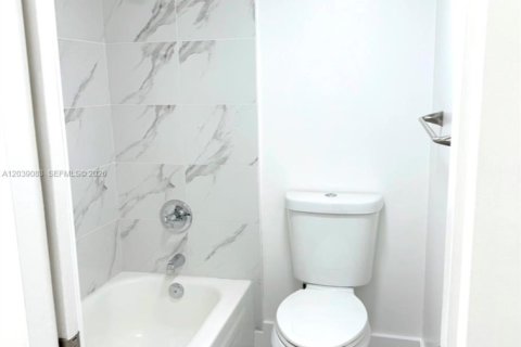 Condo in Sunny Isles Beach, Florida, 2 bedrooms  № 2087093 - photo 13