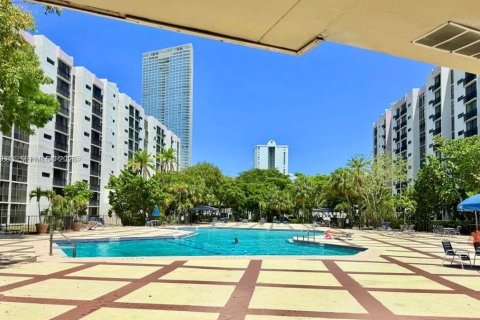 Condo in Sunny Isles Beach, Florida, 2 bedrooms  № 2087093 - photo 18