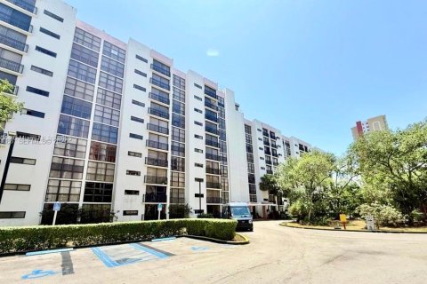 Condo in Sunny Isles Beach, Florida, 2 bedrooms  № 2087093