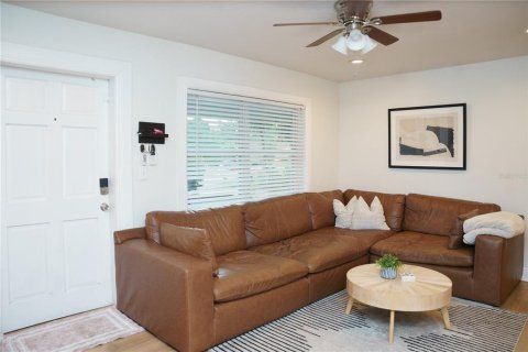 House in Tampa, Florida 3 bedrooms, 133.97 sq.m. № 2227555 - photo 7