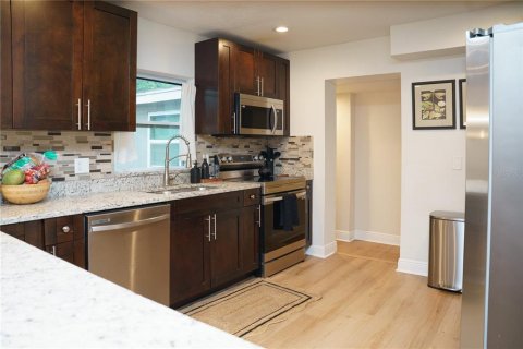 House in Tampa, Florida 3 bedrooms, 133.97 sq.m. № 2227555 - photo 24
