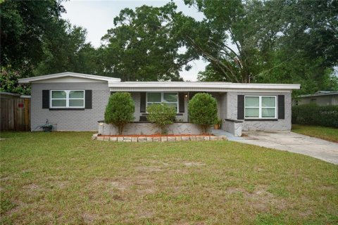 House in Tampa, Florida 3 bedrooms, 133.97 sq.m. № 2227555 - photo 2