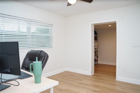 House in Tampa, Florida 3 bedrooms, 133.97 sq.m. № 2227555 - photo 18