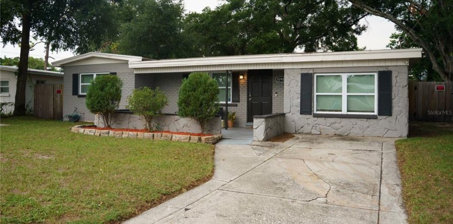 House in Tampa, Florida 3 bedrooms, 133.97 sq.m. № 2227555