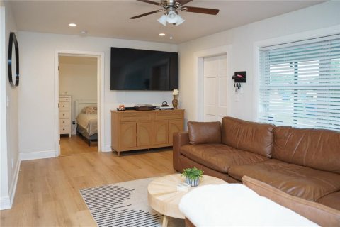 House in Tampa, Florida 3 bedrooms, 133.97 sq.m. № 2227555 - photo 8