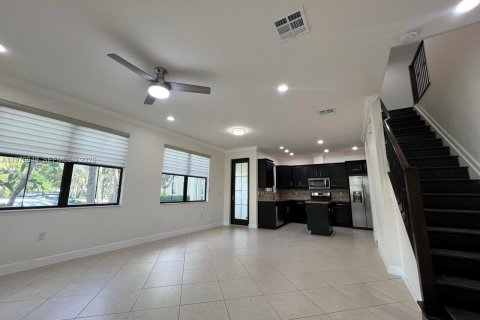 Touwnhouse à vendre à Sunrise, Floride: 4 chambres, 176.05 m2 № 2046325 - photo 5