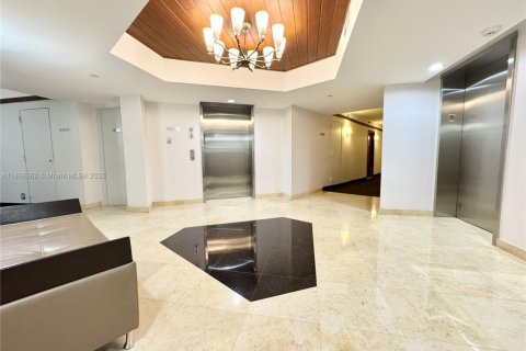 Снять в аренду кондоминиум в Авентура, Флорида 2 спальни, 102.56м2, № 1950076 - фото 1