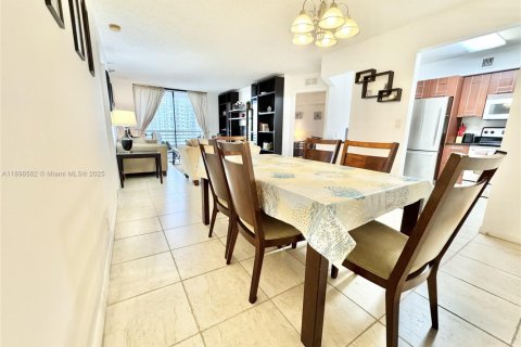 Снять в аренду кондоминиум в Авентура, Флорида 2 спальни, 102.56м2, № 1950076 - фото 4