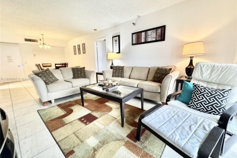 Снять в аренду кондоминиум в Авентура, Флорида 2 спальни, 102.56м2, № 1950076 - фото 8