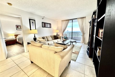 Снять в аренду кондоминиум в Авентура, Флорида 2 спальни, 102.56м2, № 1950076 - фото 9