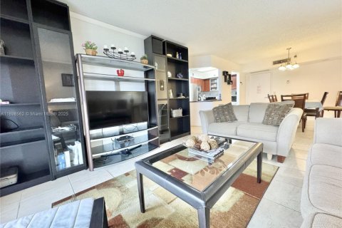 Снять в аренду кондоминиум в Авентура, Флорида 2 спальни, 102.56м2, № 1950076 - фото 7