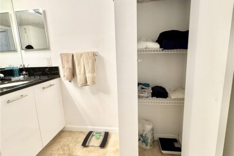 Снять в аренду кондоминиум в Авентура, Флорида 2 спальни, 102.56м2, № 1950076 - фото 21